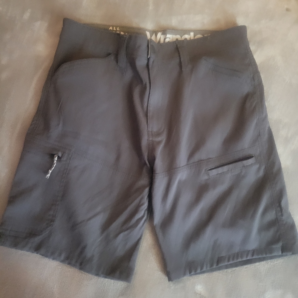 Wrangler**MENS 32 SHORTS** LIKE NEW